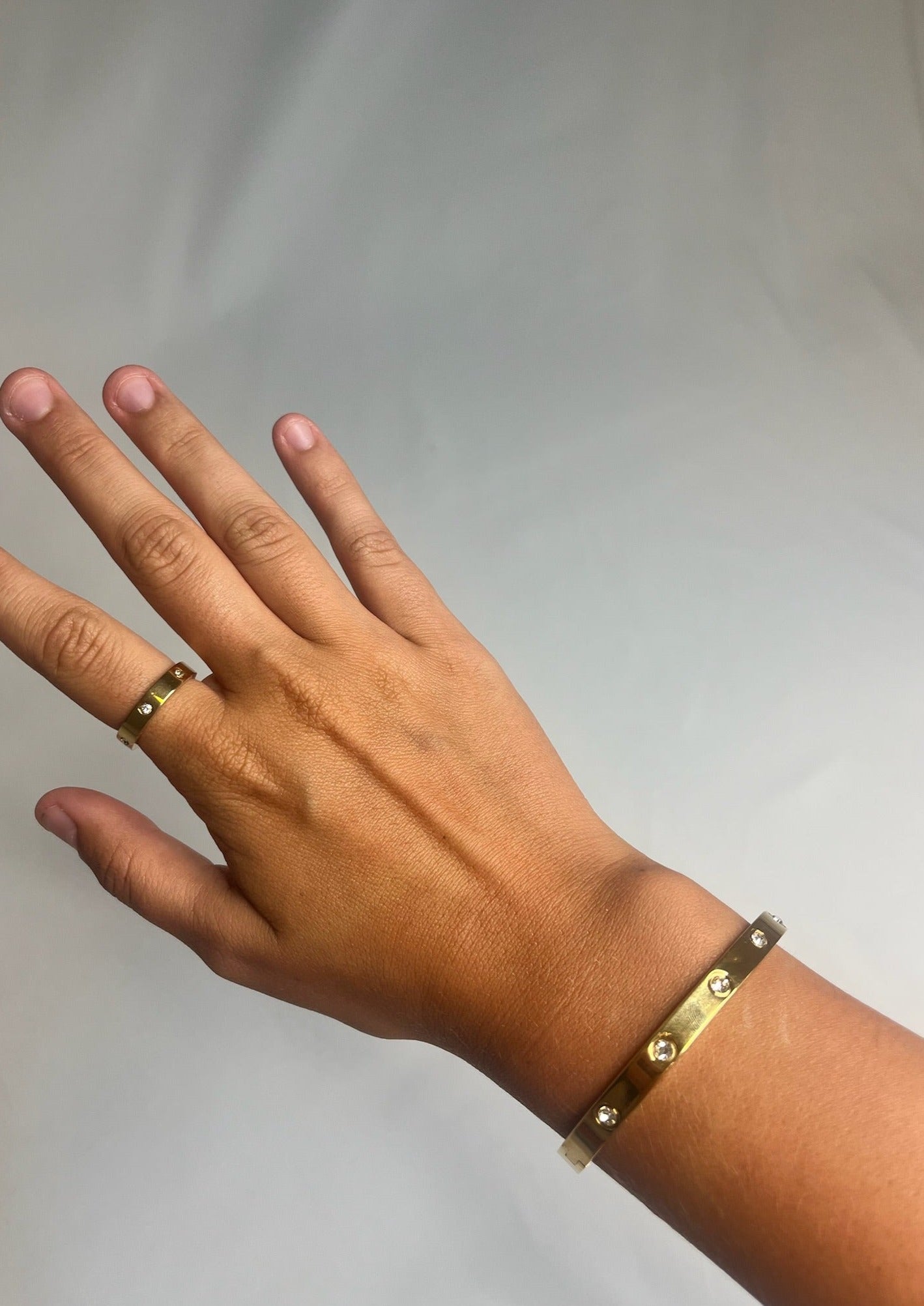 Gold bracelet with crystal stones